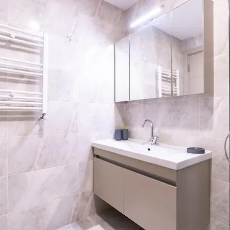 Apartment Modern Stylish 2br Apt, Near Eyuep Sultan Mosque