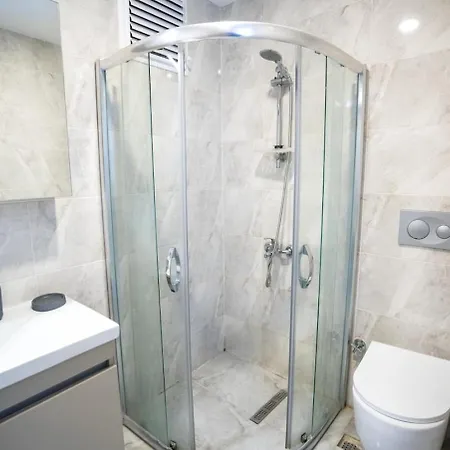 Apartment Modern Stylish 2br Apt, Near Eyuep Sultan Mosque